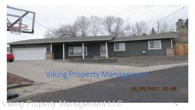 Main picture of 805 NE Hillside Ct