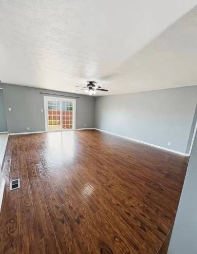 Main picture of 1569 Apache Way