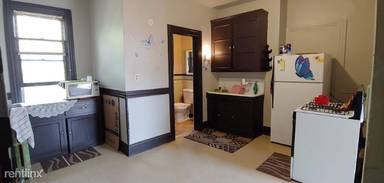 Main picture of 2424 W Greenfield Ave