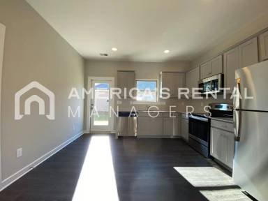 Main picture of 204 White Oak Cir