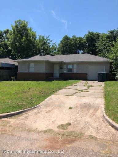 Main picture of 1104 SW 52nd St