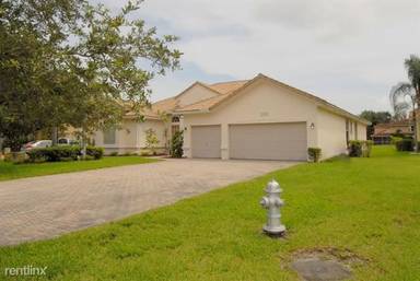 Main picture of 5005 NW 57th Ter