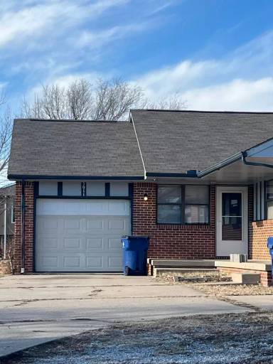 Main picture of 3011 S Bunker Hl