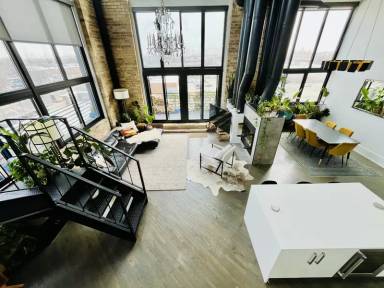 Main picture of 2614 N Clybourn Ave