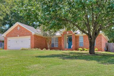 Main picture of 1304 Maple Leaf Ct