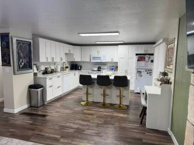 Main picture of 4524 S Balsam Ave