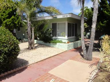 Main picture of 3839 Sequoia St