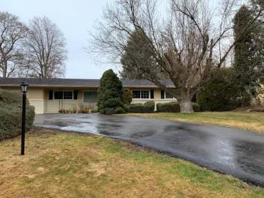 Main picture of 1304 W Highland View Dr
