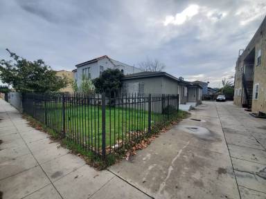 Main picture of 1060 W 60th Pl