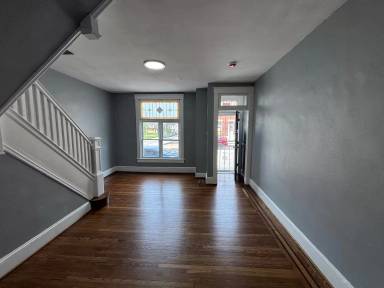 Main picture of 2021 E Lanvale St