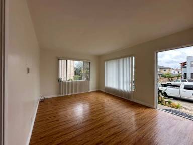 Main picture of 1336 W 9th St