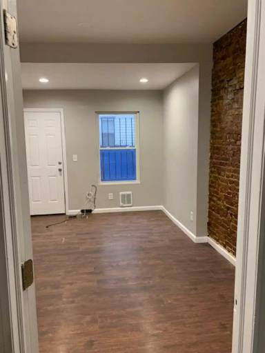 Main picture of 2065 E Pacific St