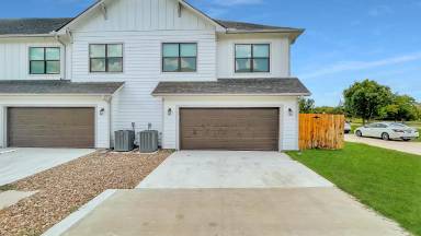 Main picture of 2101 Jax Dr