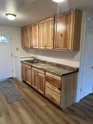 Main picture of 661 8th St W
