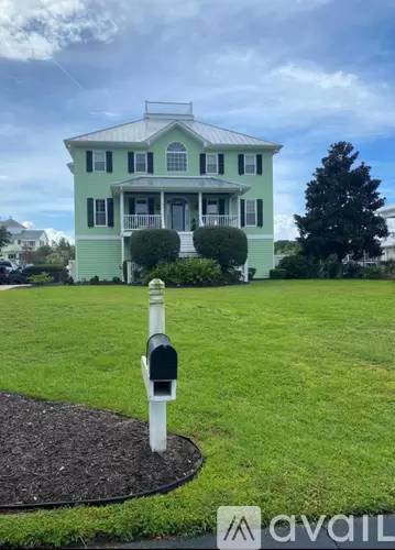 Main picture of 136 Inlet Point Dr