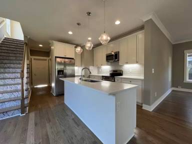 Main picture of 705 Baldwin Ave