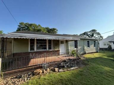 Main picture of 308 Gordon St