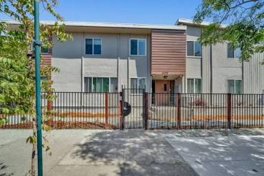 Main picture of 2227 Bonar St