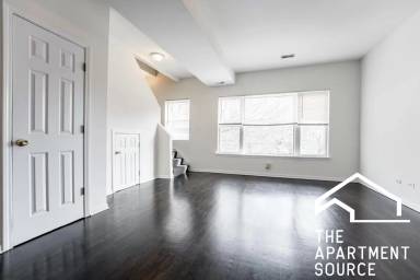 Main picture of 2438 N Ashland Ave