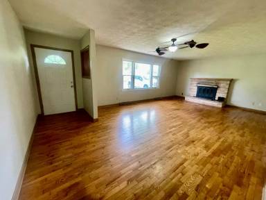 Main picture of 1201 E Lark St