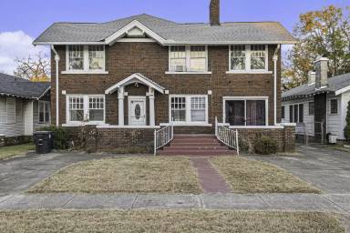Main picture of 605 3rd St SW