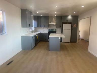 Main picture of 13830 School St
