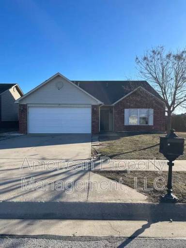 Main picture of 10 E Fairlane Dr