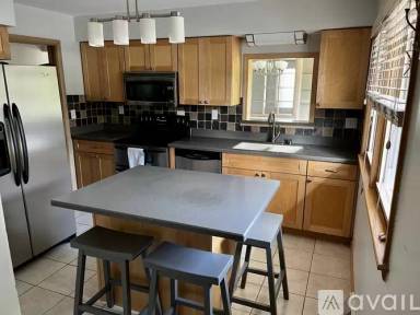Main picture of 10434 W Hillside Ave