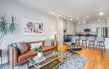 Main picture of Plaza 32 Condo