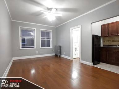 Main picture of 6930,6954,6971,6975 N Greenview Ave Apartments