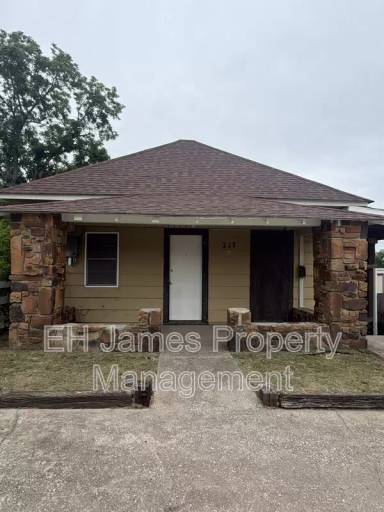 Main picture of 217 N Wilson Ave