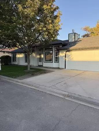 Main picture of 2256 N Pawnee Ln