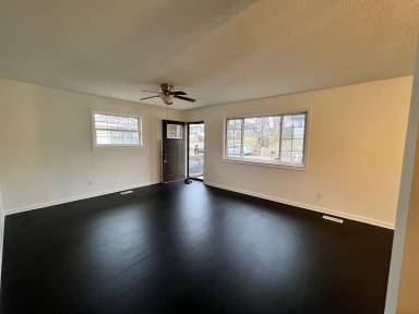 Main picture of 712 Moore St