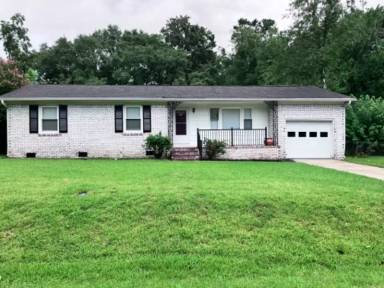 Main picture of 208 Cardinal Dr