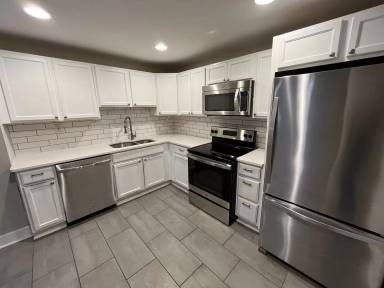Main picture of 1276 N High St