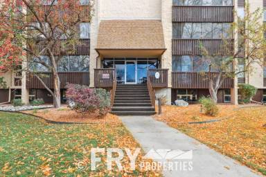 Main picture of 3460 S Poplar St