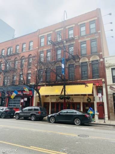 Main picture of 306 S Halsted St