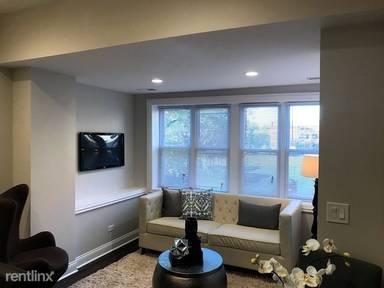 Main picture of 2421 W Rice St