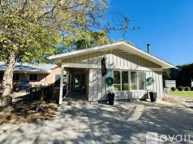 Main picture of 10 Lake Rd