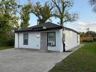 Main picture of 6838 Carothers St