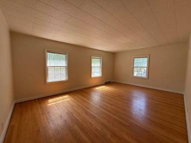 Main picture of 208 S Chestnut Ave