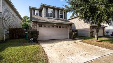 Main picture of 813 Sugar Plum Ln