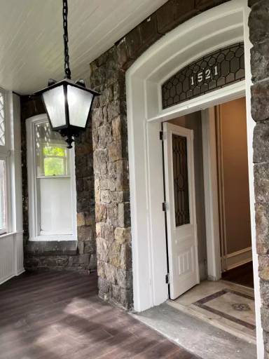 Main picture of 1521 Mineral Spring Rd