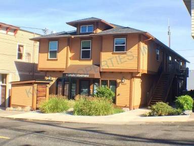 Main picture of 6037 SE Stark St