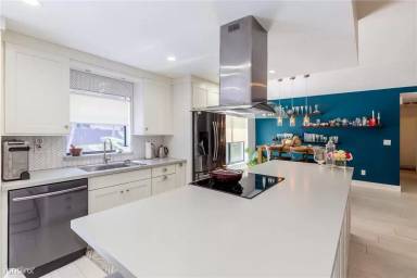 Main picture of 5231 SW 115th Ave