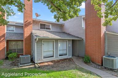 Main picture of 1500 Olympia Way