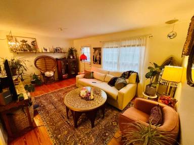 Main picture of 35 E Blenkner St