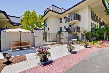 Main picture of Menlo Commons Condo