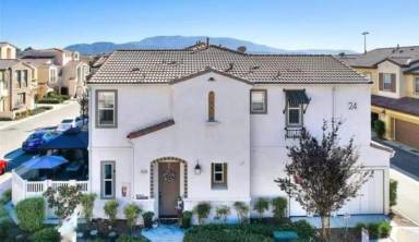 Main picture of 44082 Calle Luz