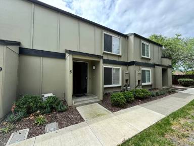 Main picture of 5 El Capitan Ln